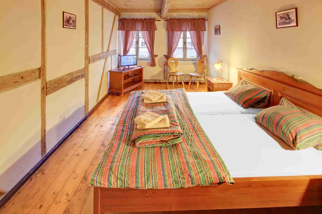 Hradni Basta Hotel Becov nad Teplou Exterior photo