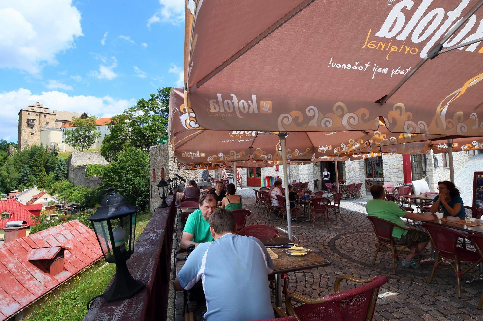 Hradni Basta Hotel Becov nad Teplou Exterior photo