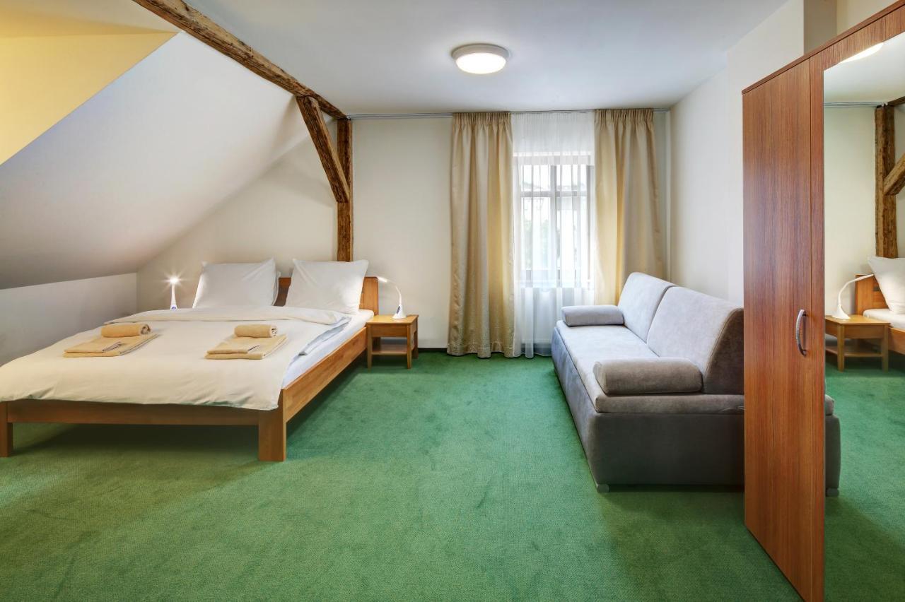 Hradni Basta Hotel Becov nad Teplou Exterior photo
