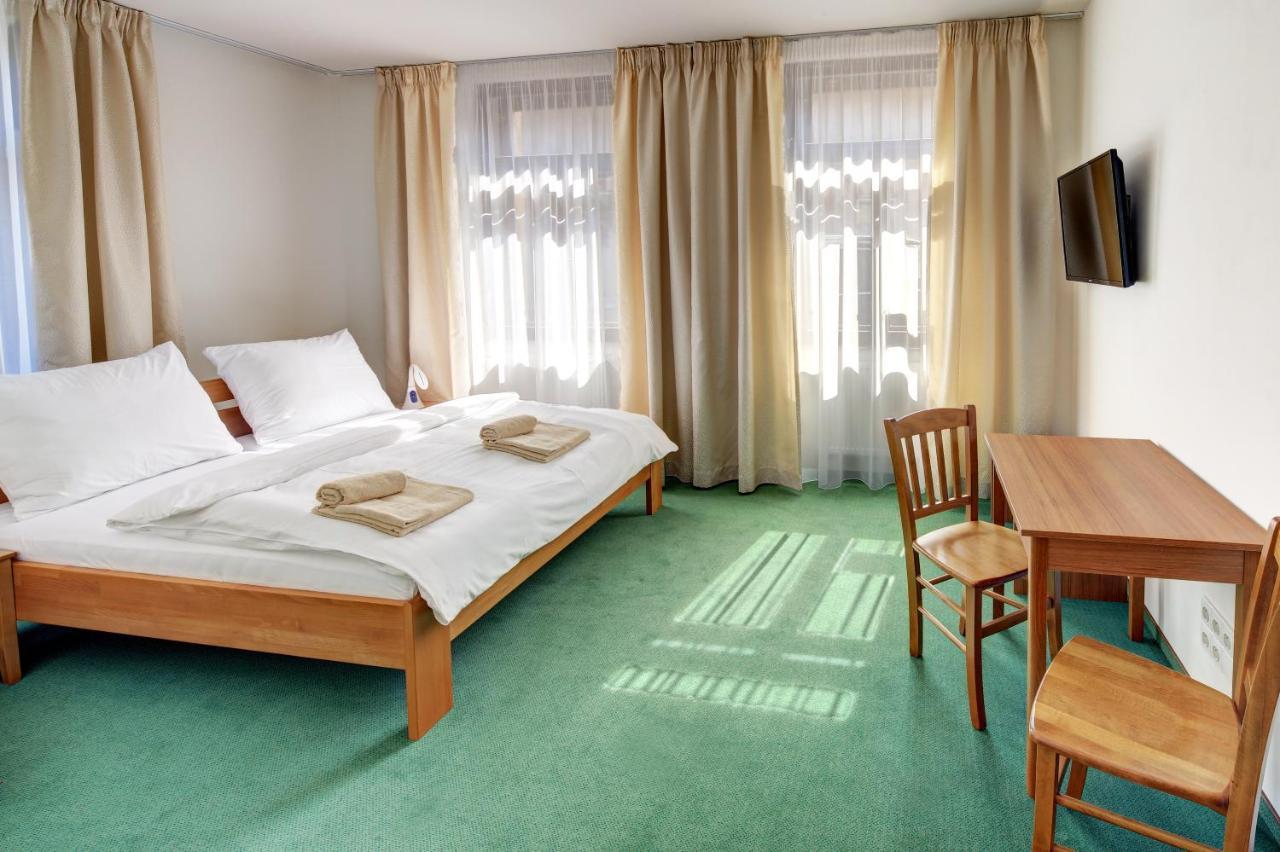 Hradni Basta Hotel Becov nad Teplou Exterior photo