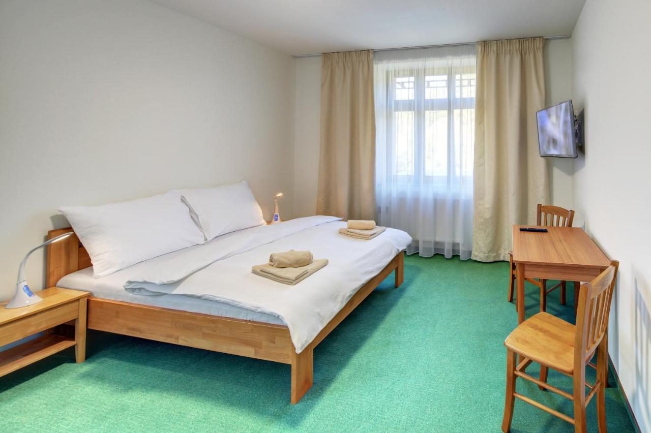 Hradni Basta Hotel Becov nad Teplou Exterior photo